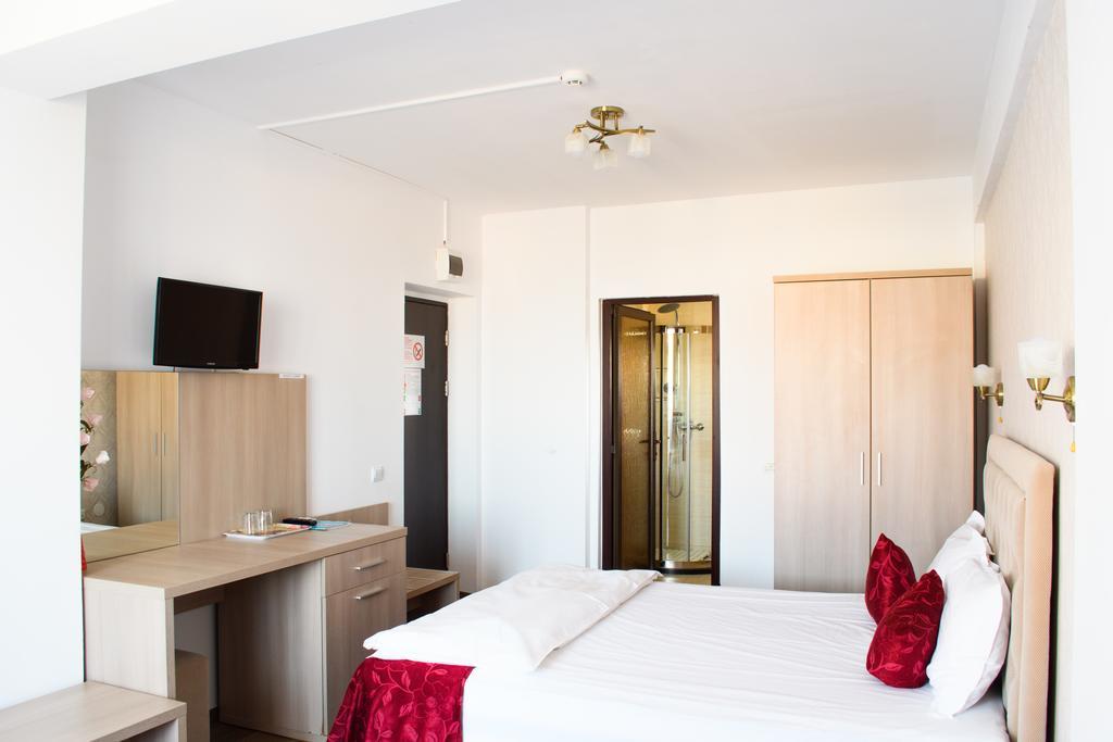 Hotel Clas เอโฟริเอนอร์ด ภายนอก รูปภาพ