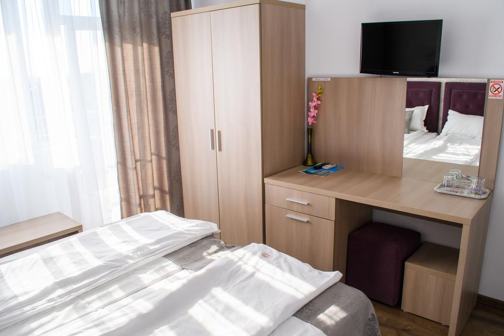 Hotel Clas เอโฟริเอนอร์ด ภายนอก รูปภาพ
